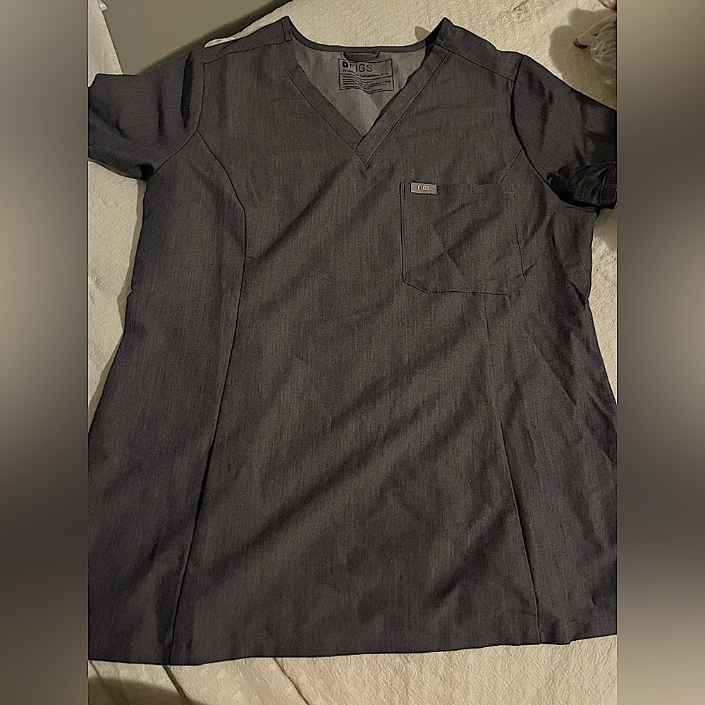 Figs. Catarina slim scrub top. Size medium. Graphite.